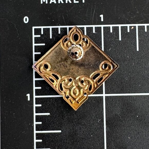 Vintage Pierced Earrings Antique Gold Tone Light Weight Square Filigree & Enamel - Picture 4 of 4